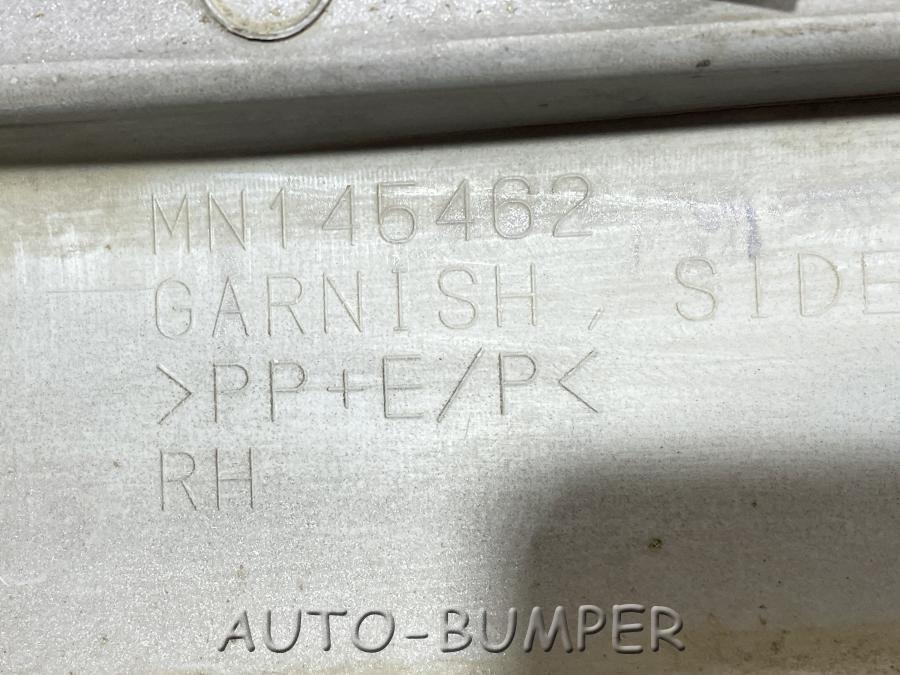 Mitsubishi Grandis 2004- Накладка порога правая MN145462